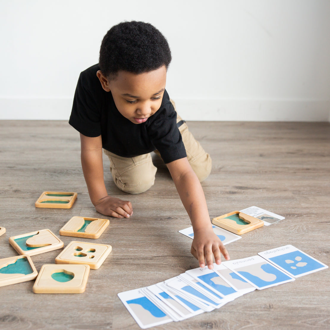 Montessori materials - Land form tiles - Landforms & Bodies of Water - Wooden toys - Montessori