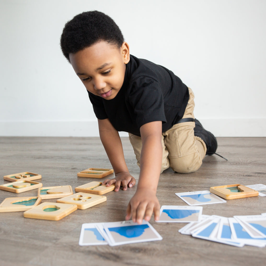 Montessori materials - Land form tiles - Landforms & Bodies of Water - Wooden toys - Montessori