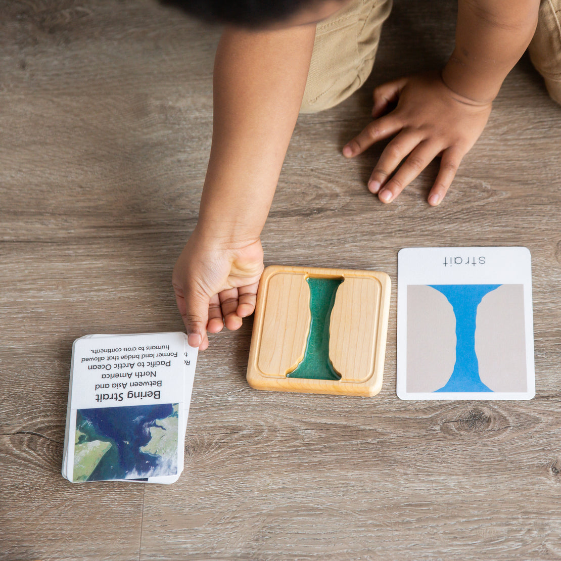 Montessori materials - Land form tiles - Landforms & Bodies of Water - Wooden toys - Montessori
