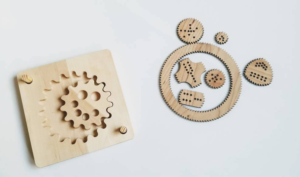 Wooden spirograph, toddler spiral drawing kit